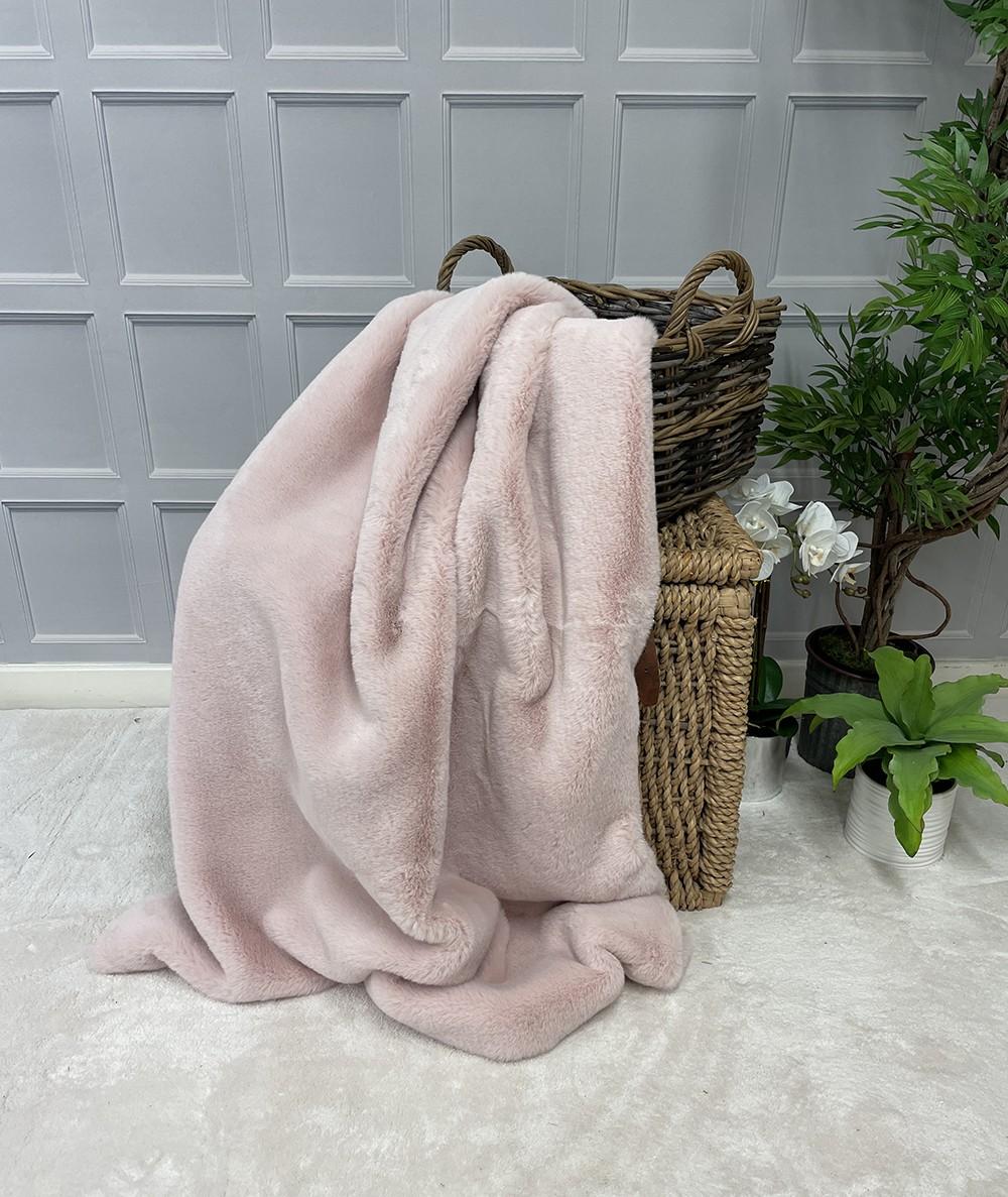 Richmond pale pink luxury fur blanket