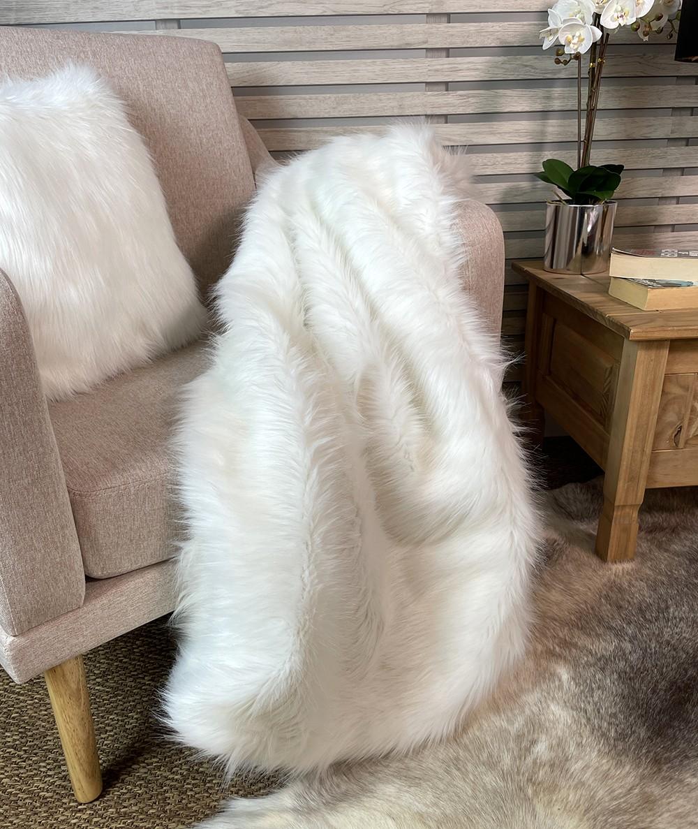 Deluxe Polar fake fur blanket or bedspread