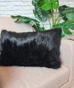 Rectangular cushion in shiny black faux fur